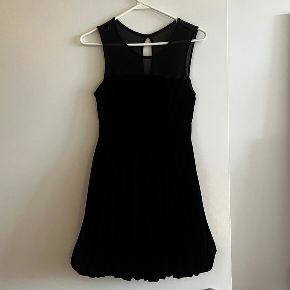 Forever 21 Black Velvet Short Holiday Dress Size Small - Picture 2 of 8